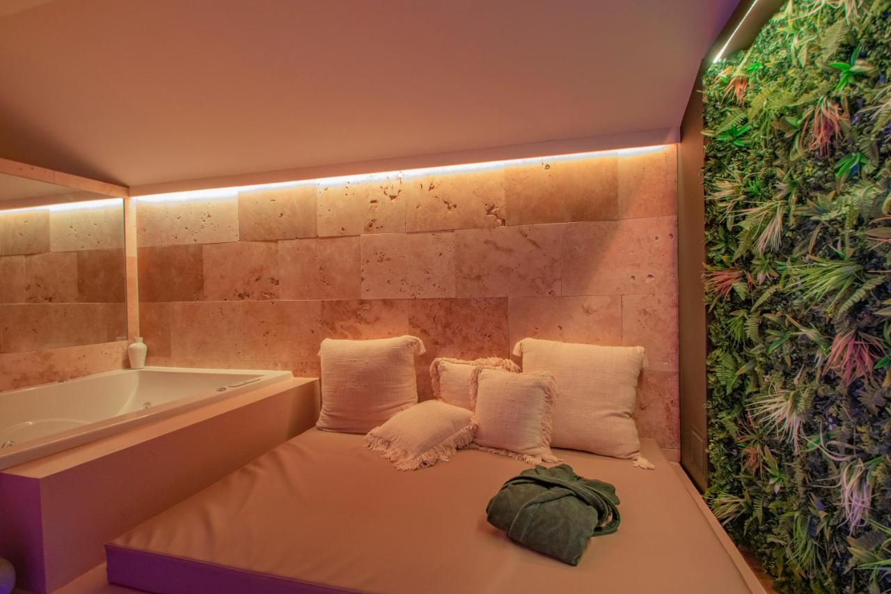 Les Bains D'Eros Hotel Cuers Buitenkant foto