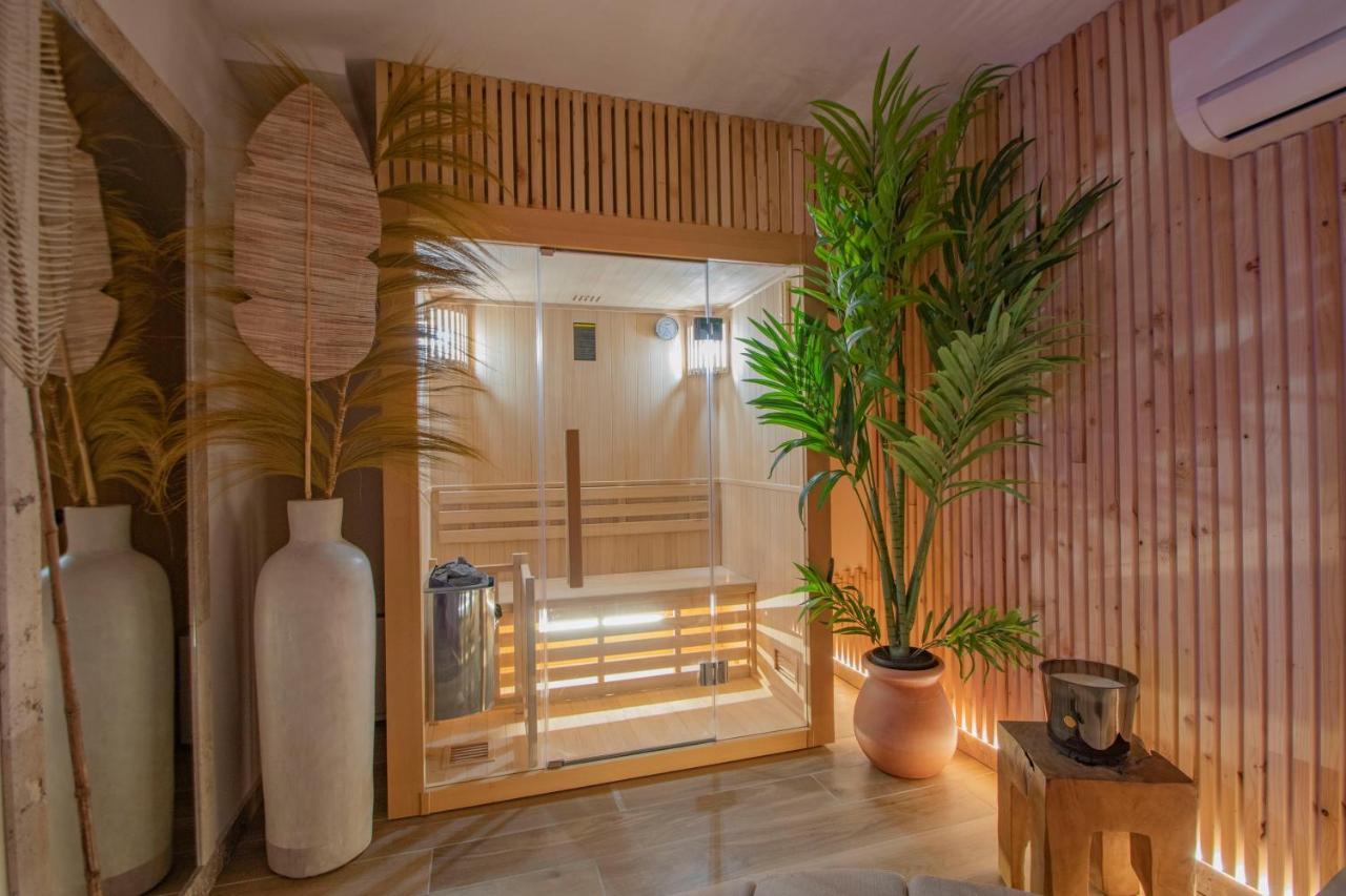 Les Bains D'Eros Hotel Cuers Buitenkant foto